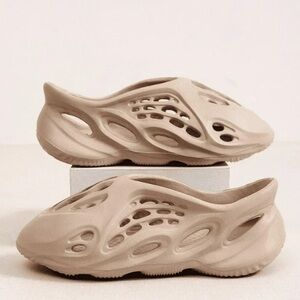 Adult/ Unisex foam runner sport shoes in desert Sand/ Beige Men’s 8 women’s 10
